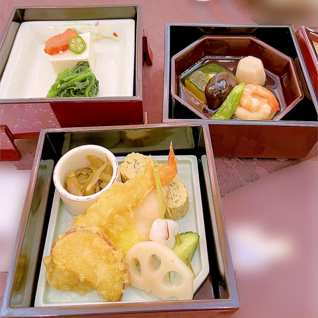 豆腐と煮物、野菜の天ぷら